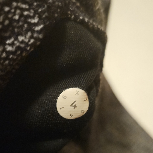 Lululemon Athletica Charcoal Leggings - Picture 4 of 5